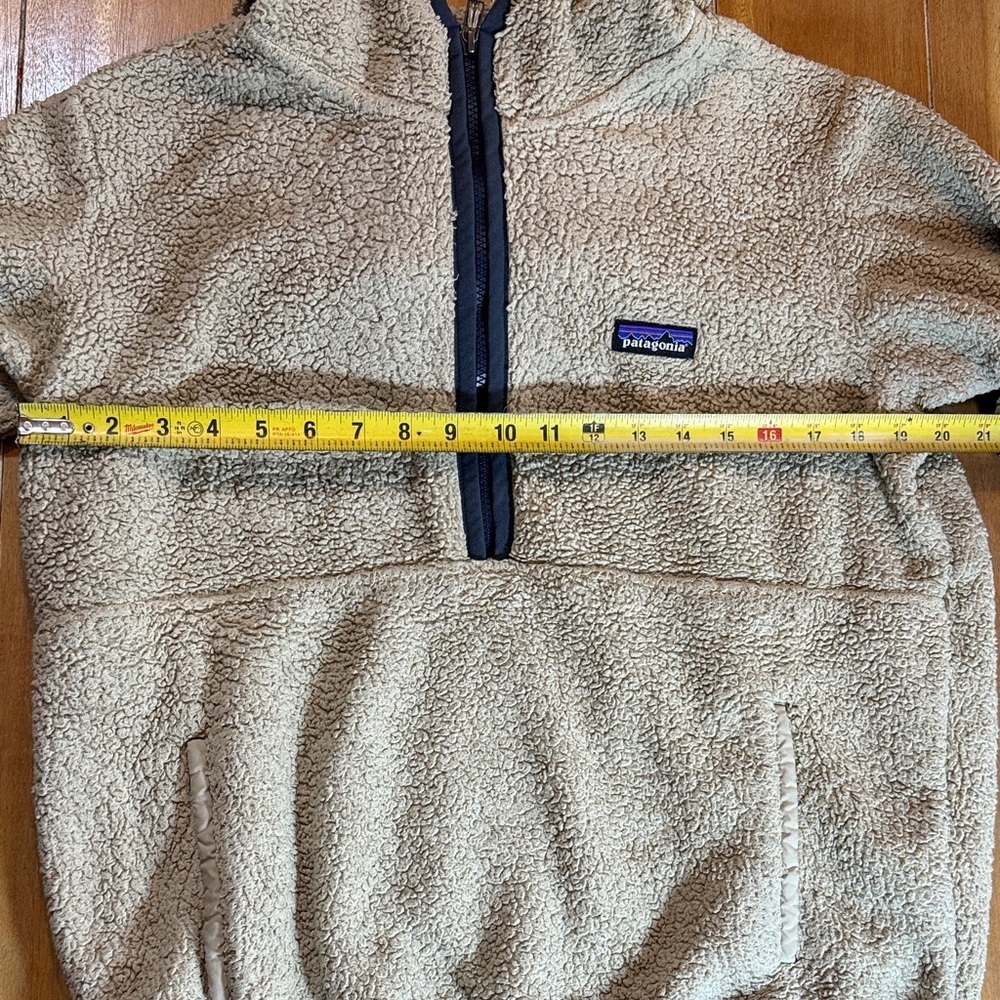 Patagonia Women’s Size M Beige Teddy Jacket with Hood - Picture 8 of 10